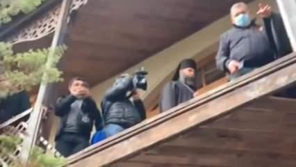 Gürcistan’da din adamları ile cemaat arasında arbede: Balkon çöktü