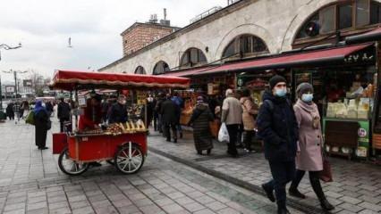 G&uuml;nd&uuml;zleri binlerce kişiyi ağırlayan Tahtakale'de 15 kişi ikamet ediyor