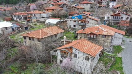 Antalya'nın tarih kokan 'düğmeli evleri'