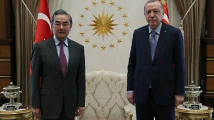 Çin Dışişleri Bakanı Erdoğan'la görüştü! Türkiye'den Doğu Türkistan ve aşı açıklaması