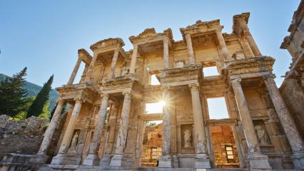 Efes Antik Kenti'nde 2 bin 500 yıl sonra teknelerle yolculuk başlıyor