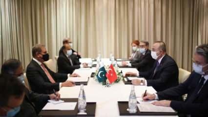 Bakan Çavuşoğlu, Tacikistan’da Pakistanlı mevkidaşı ile görüştü