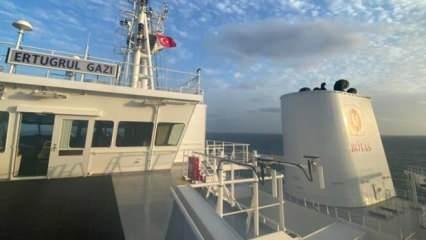 Türkiye'nin ilk yüzer LNG gemisi Ertuğrul Gazi'ye Türk bayrağı çekildi