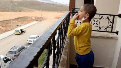 Cumhurbaşkanı Erdoğan'ın tedavisini üstlendiği küçük Taha hayalindeki balkonlu eve kavuştu