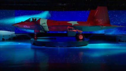 Güney Kore yeni savaş uçağını tanıttı! Geceye, uçağa yansıtılan Türk bayrağı damga vurdu