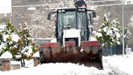 Kayseri'de kar yağışı etkili oldu! 60 mahalle yolu ulaşıma kapandı