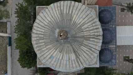 Tokat'taki cami kubbesi, 35 yıldır leyleklerin yuvası