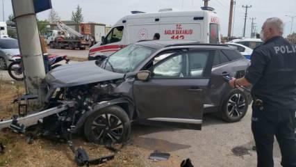 Antalya'da otomobiller çarpıştı: 2 si ağır 5 yaralı