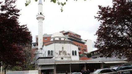 Arnavutluk'ta camide bıçaklı saldırı: 5 yaralı