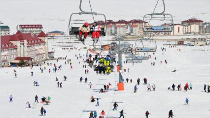 Cıbıltepe Kayak Merkezi'nde turizmcilerin yüzü güldü