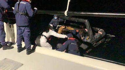 Yunanistan'ın ittiği 18 düzensiz göçmen kurtarıldı