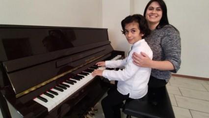 4 yaşında piyano çalmayı öğrendi, 7 yaşında süper ödülü aldı