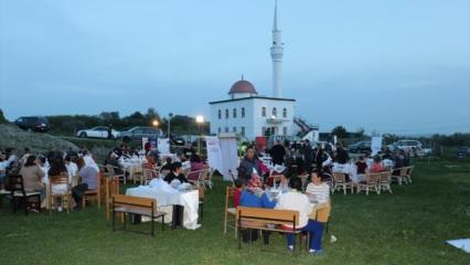 TİKA Arnavutluk'ta ihtiyaç sahiplerine iftar sofrası kurdu