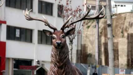 CHP'li Bolu Belediyesi, ayı heykeli yerine geyik heykeli yaptı