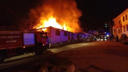 Kastamonu'da çıkan yangında 4 ev kül oldu