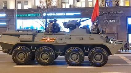 Rus ordusu S-400'lerle Kızıl Meydan'a indi! 