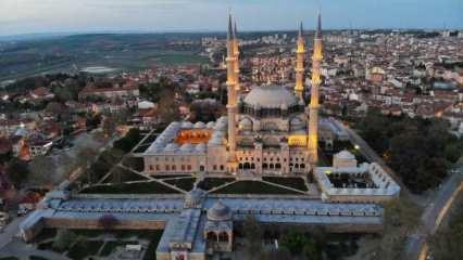 Türk-İslam mimarisinin gözbebeğine korona ayarı 