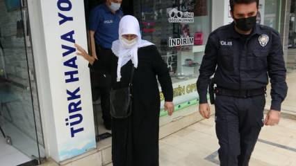 Gözlüğü kırılan yaşlı kadının yardımına polisler koştu