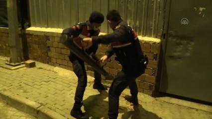 Jandarma duvarı  delerek girdi! 220 kişiye 1 Milyon lira ceza