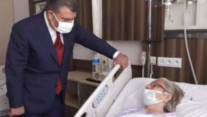 'Kimsem yok' diyen hastaya Fahrettin Koca 'Biz varız' diyerek devletin desteğini gösterdi