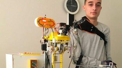 Lise öğrencisi mobil robot kol projesiyle dünya birincisi oldu