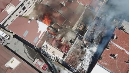 Eyüpsultan'da bir binanın çatısında yangın