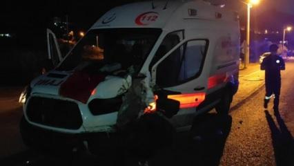 Kuşadası'nda ambulans kaza yaptı: 2 yaralı