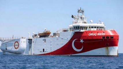 Oruç Reis gemisi ikmal için Antalya Limanı'na yanaştı