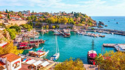 Antalya'yı 4 ayda 129 ülkeden turist ziyaret etti