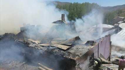 Bayburt'ta korkutan yangın: 5 ev kullanılamaz hale geldi!