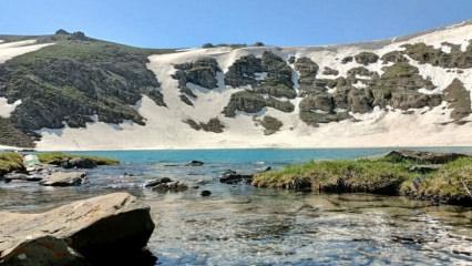 Kış aylarında buz tutan dev göl çözüldü 