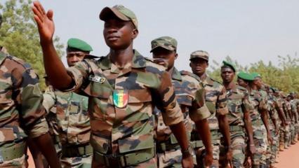 Mali’de darbe: Devlet Başkanı, Başbakan ve Savunma Bakanı tutuklandı