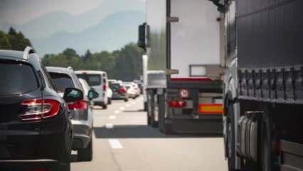 Trafik kazalarının üçte birine "araç hızı" yol açıyor