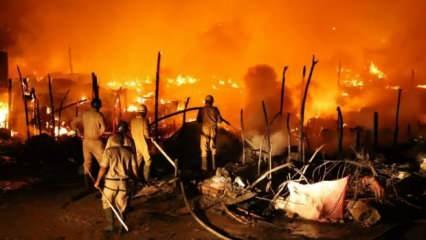 Arakanlı Müslümanların kampında çıkan yangında 56 baraka yandı