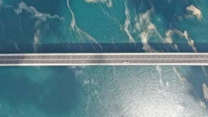 Osmangazi Köprüsü’nü saran deniz salyası havadan görüntülendi