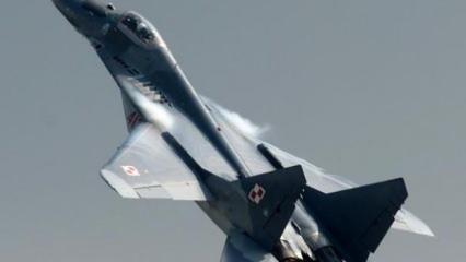 Polonya'da eğitim uçuşu yapan savaş uçakları yanlışlıkla birbirini vurdu iddiası
