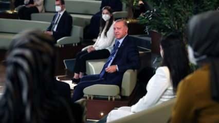 Başkan Erdoğan gençlerle buluştu! Dikkat çeken kareler