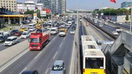 Normalleşmenin ilk gününde İstanbul'da trafik yoğunluğu