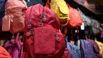 Tatilcilerin yeni trendi; ‘Paraşüt kumaşlı çanta’