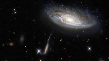 350 milyon ışık yılı uzaktaki iki galaksi tek karede görüldü