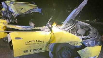 Aksaray'da taksi, traktör römorkuna çarptı: 1 ölü, 2 yaralı