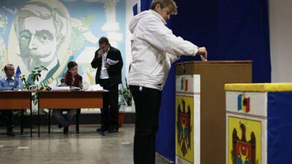 Moldova'da halk erken parlamento seçimi için sandık başında