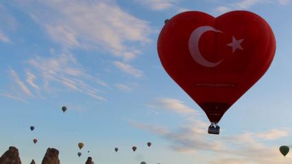 Türkiye’nin ilk figürlü balonu Kapadokya semalarında