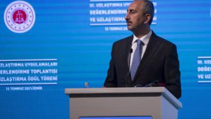 Adalet Bakanı Abdulhamit Gül, İzmir'de Uzlaştırma Ödül Törenine katıldı