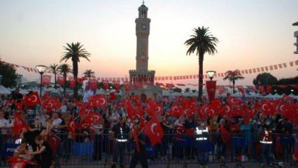 İzmirliler15 Temmuz için Konak Meydanı'nı doldurdu
