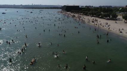 Menekşe Plajı'nda en kalabalık günlerden biri yaşandı