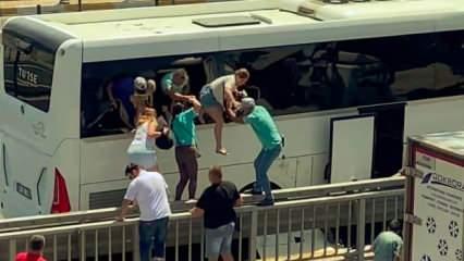 Turistler kaza yapan otobüsten camları kırıp kurtuldu