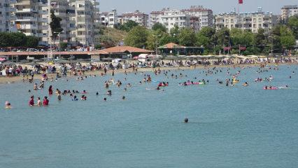 Adana'nın mavi bayraklı plajı doldu taştı