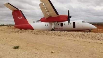 Somali’de yolcu uçağı toprak zemine iniş yaptı