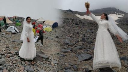 Sosyal mesaj vermek için gelinlik giyip Ağrı Dağı'yla evlendi